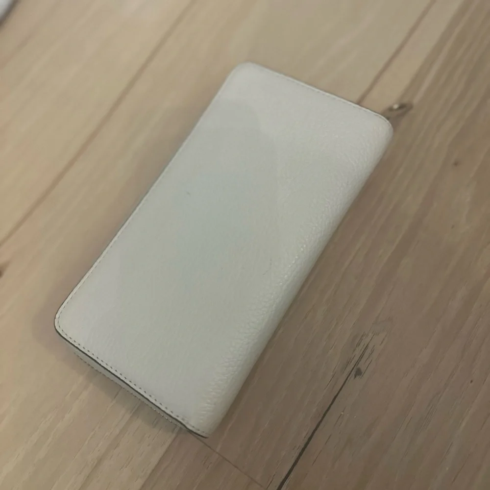 Coach Elegant White Tote and Wallet - Picture 8 of 9